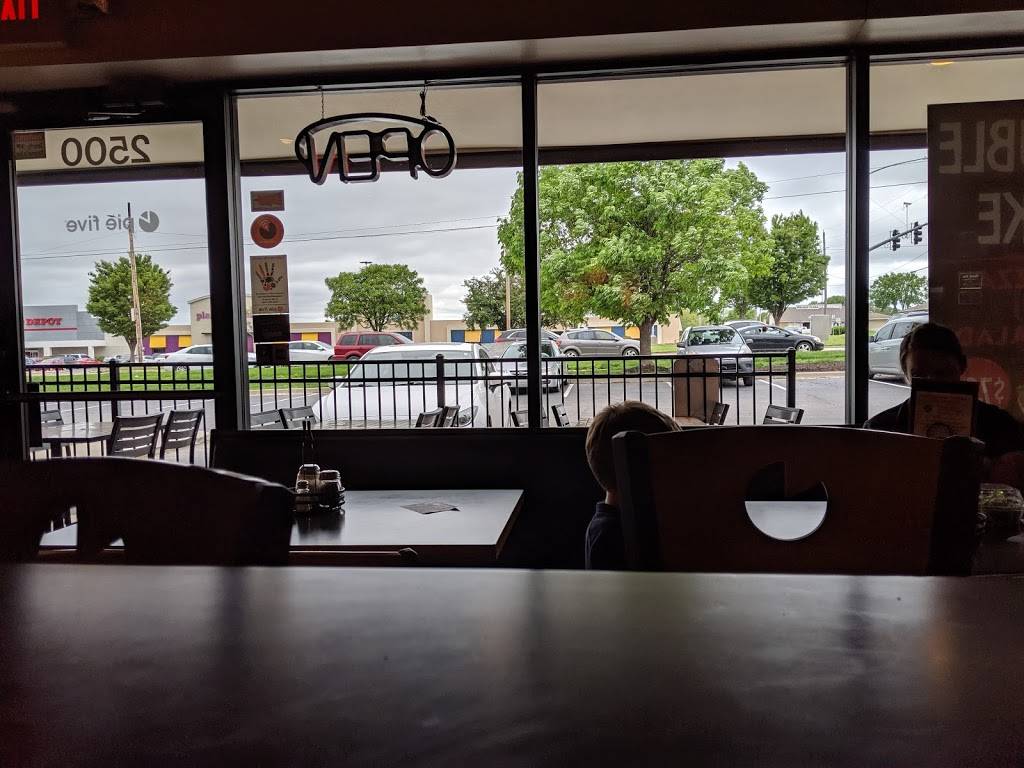 Pie Five Pizza | meal takeaway | 2500 Iowa St, Lawrence, KS 66046, USA | 7855517170 OR +1 785-551-7170