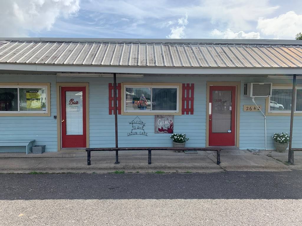 Cajun Cafe On The Bayou | restaurant | 2642 LA-1, Labadieville, LA 70372, USA | 9855260109 OR +1 985-526-0109