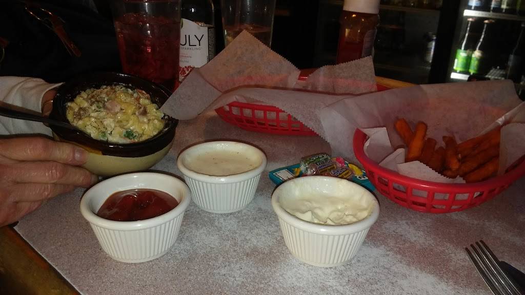 Little Joes Bar & Grill | restaurant | 740 Sabattus St, Lewiston, ME 04240, USA | 2077838361 OR +1 207-783-8361