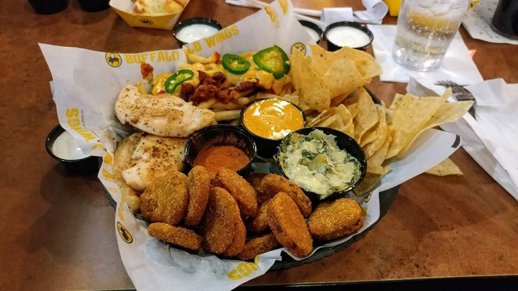 Buffalo Wild Wings | meal takeaway | 2905 Geyser Dr, Colorado Springs, CO 80906, USA | 7192191500 OR +1 719-219-1500