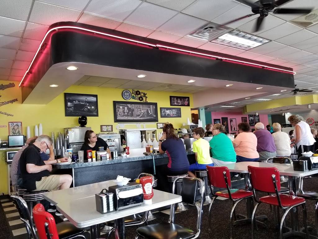 The 50s Diner | restaurant | 4700 N University St, Peoria, IL 61614, USA | 3096926300 OR +1 309-692-6300
