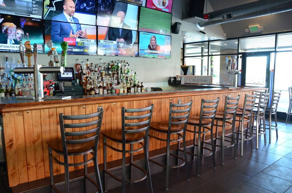 Blue Line Sports Pub | restaurant | 211 Elm St, Rockford, IL 61101, USA | 7794232125 OR +1 779-423-2125