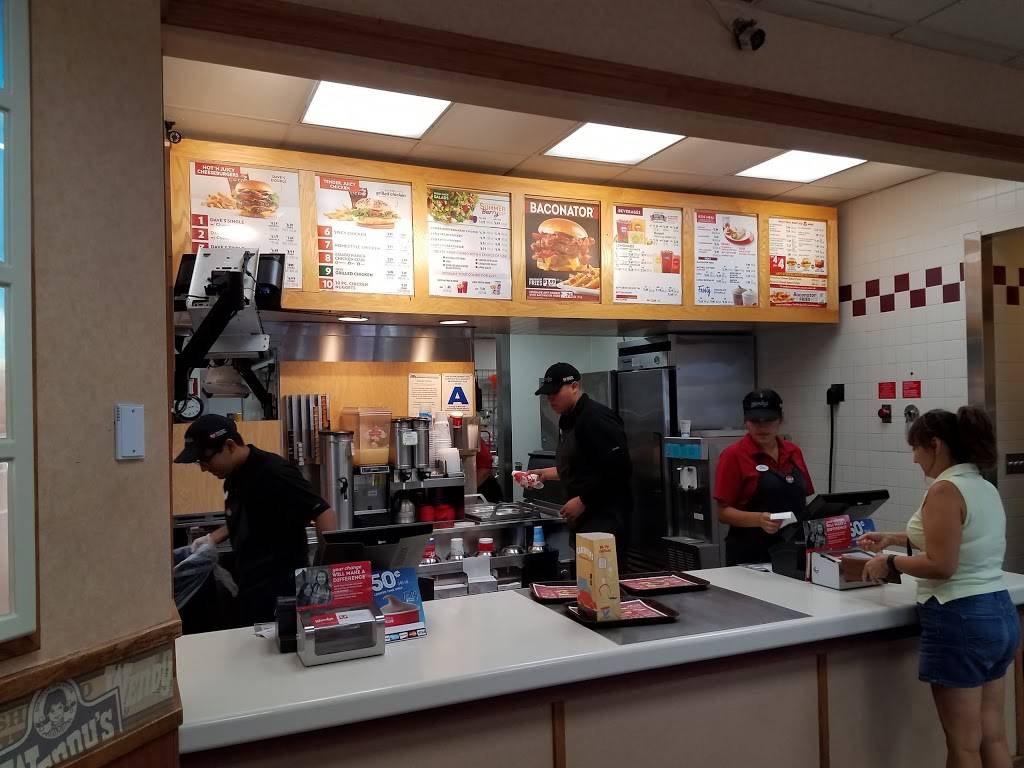 Wendys | restaurant | 12410 Day St, Moreno Valley, CA 92553, USA | 9516970335 OR +1 951-697-0335