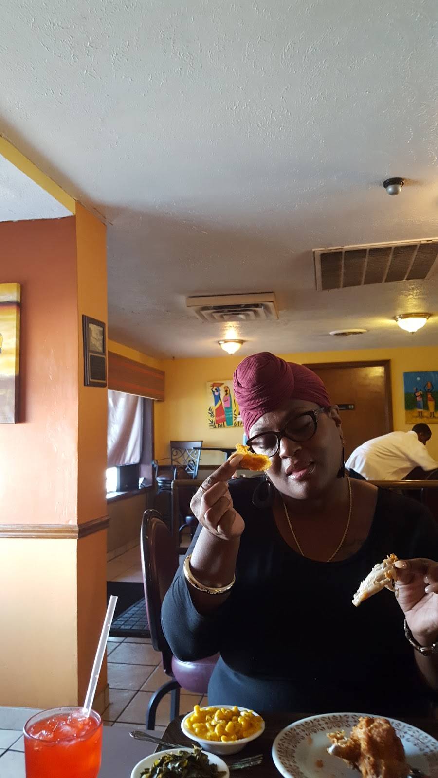 Marbles Southern Cookery | restaurant | 2310 Lafayette Rd, Indianapolis, IN 46222, USA | 3176870631 OR +1 317-687-0631