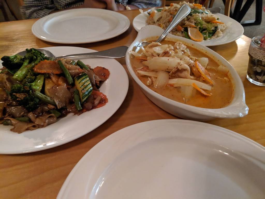 Benjarong Restaurant | restaurant | 214 Main St, Acton, MA 01720, USA | 9786359580 OR +1 978-635-9580