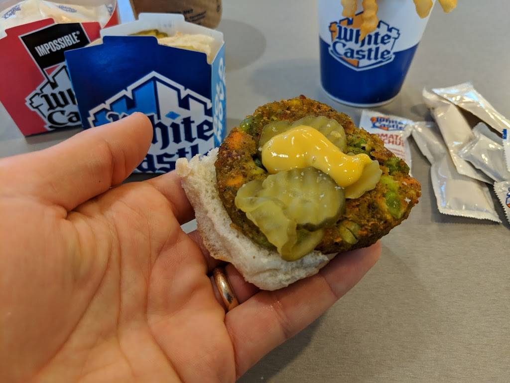 White Castle | restaurant | 806 S Broadway, St. Louis, MO 63102, USA | 3142418795 OR +1 314-241-8795