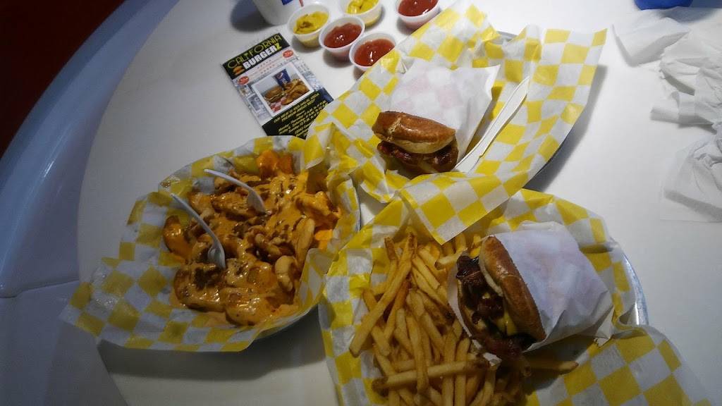 California Burgerz | restaurant | 12045 Conant St, Hamtramck, MI 48212, USA | 3137038000 OR +1 313-703-8000
