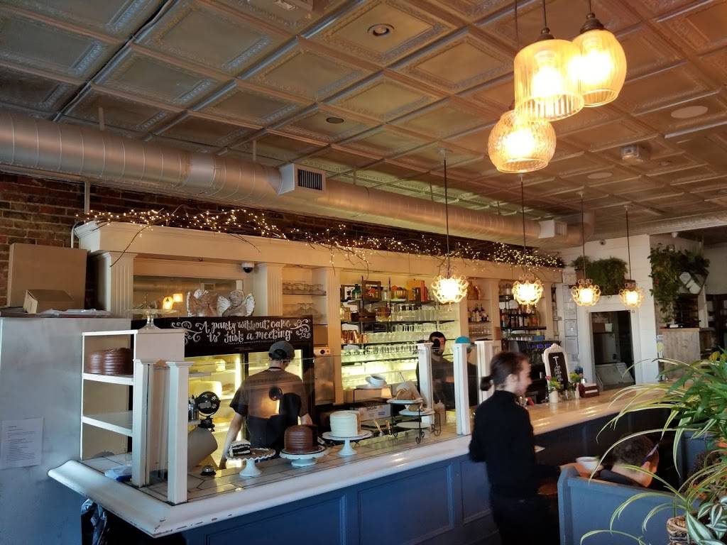 Shyndigz | restaurant | 1903 W Cary St, Richmond, VA 23220, USA | 8049383449 OR +1 804-938-3449