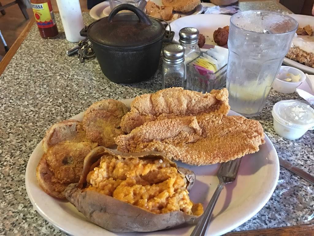 Catfish Cabin | restaurant | 1833 Peavine Rd, Crossville, TN 38571, USA | 9314569979 OR +1 931-456-9979