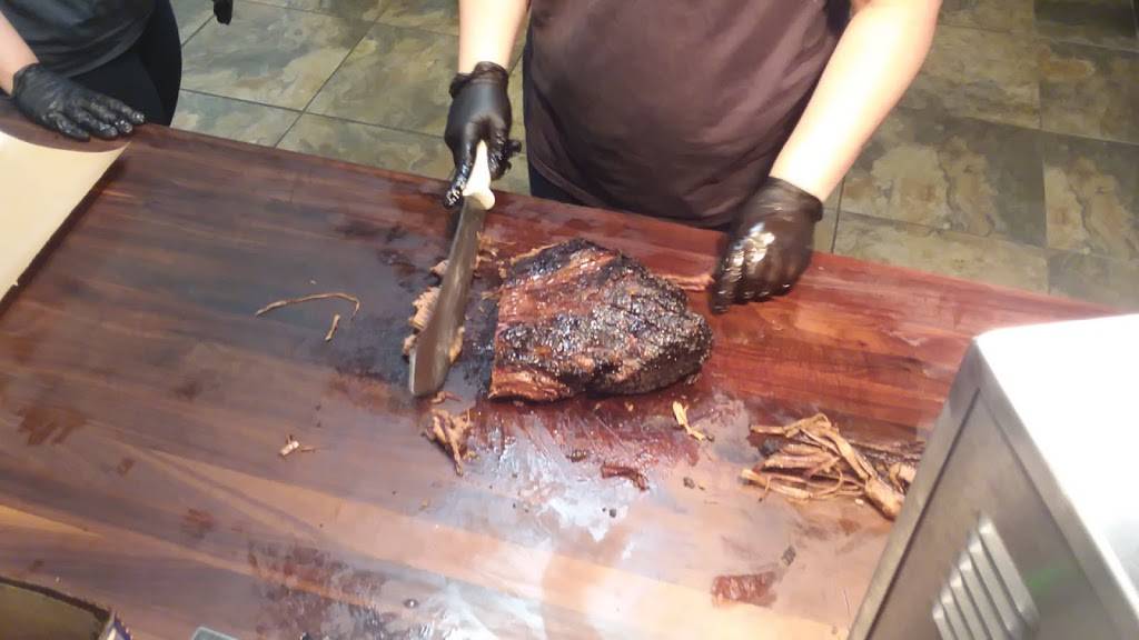 Dickeys Barbecue Pit | restaurant | 2951 Centerpoint Way, Elwood, IL 60421, USA | 7792306855 OR +1 779-230-6855