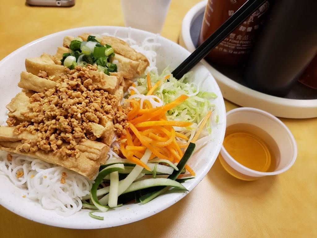 Pho Golden Bowl | restaurant | 12 Lake Ave, Manchester, NH 03101, USA | 6036222000 OR +1 603-622-2000