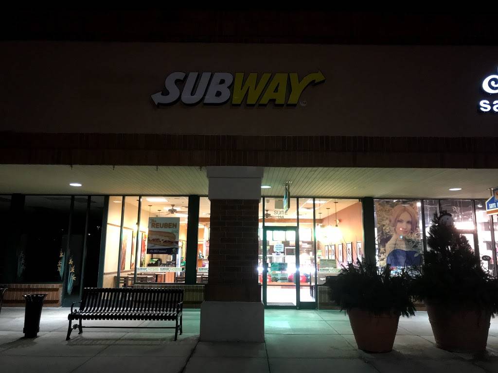 Subway Restaurants | restaurant | 142 S Gary Ave, 114 Stratford Crossing, Bloomingdale, IL 60108, USA | 6306220129 OR +1 630-622-0129