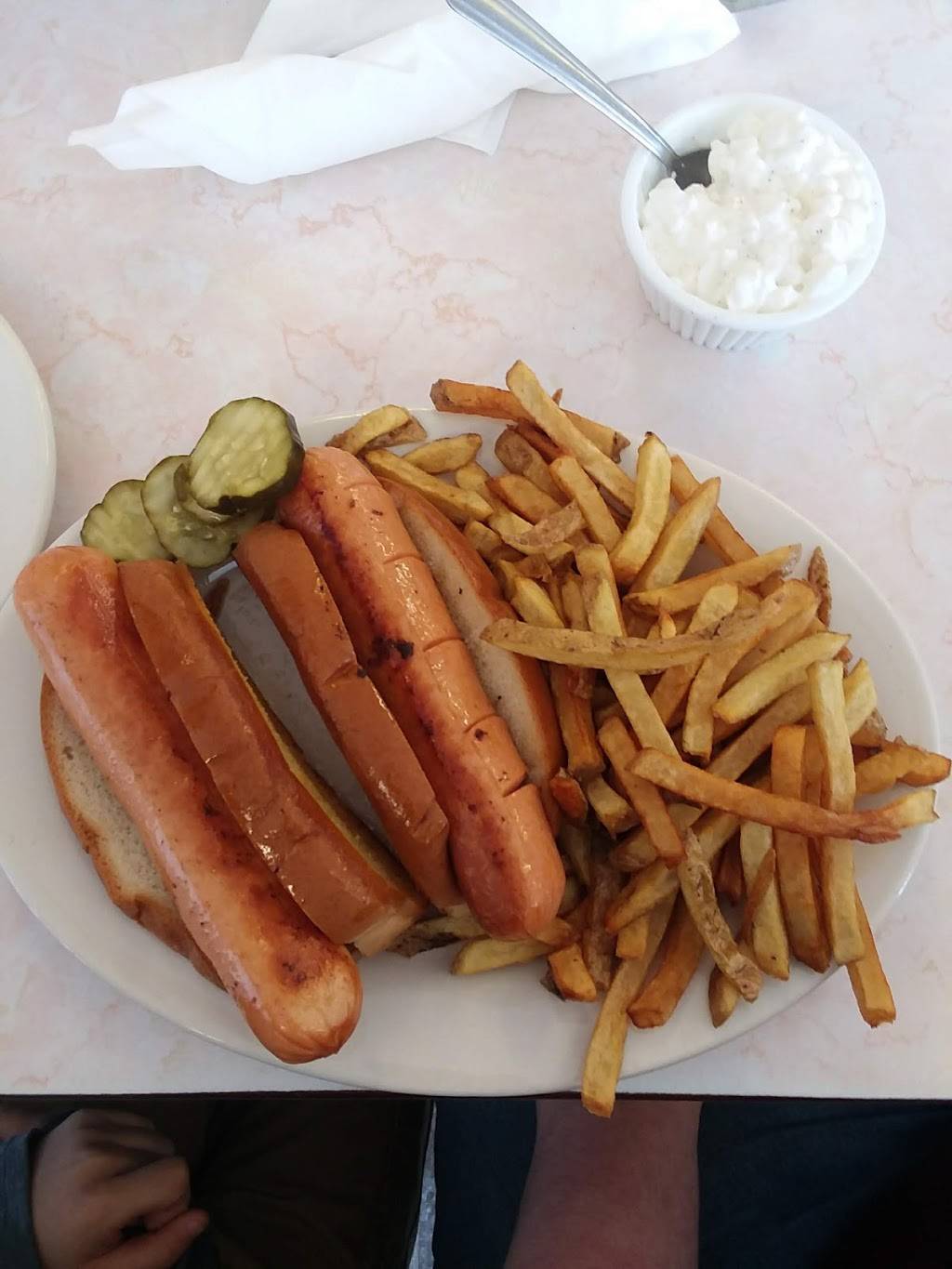 Tuttles Family Diner | restaurant | 41 Main St N, Wells River, VT 05081, USA | 8027573333 OR +1 802-757-3333