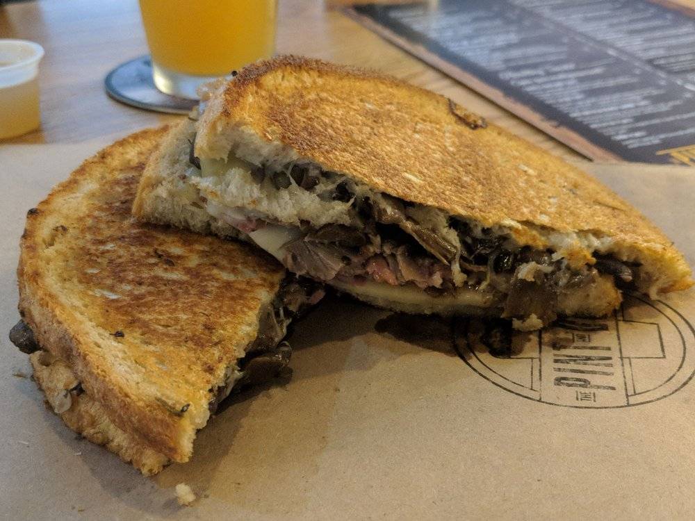 The Pint and Brew | restaurant | 200 N Tampa St, Tampa, FL 33602, USA | 8138678804 OR +1 813-867-8804