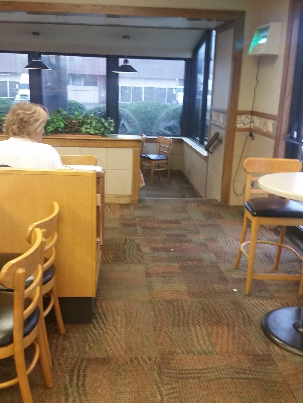 Wendys | restaurant | 1425 N St Louis, Batesville, AR 72501, USA | 8707937213 OR +1 870-793-7213