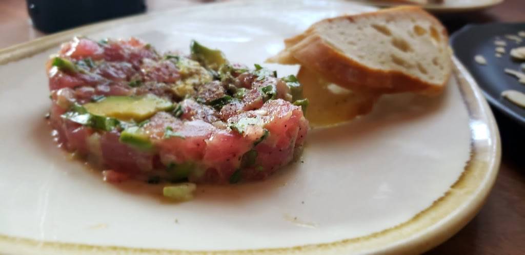 La réserve table et vin | restaurant | 1 Boulevard de Sardaigne Suite 101, Candiac, QC J5R 0L5, Canada | 4506593781 OR +1 450-659-3781