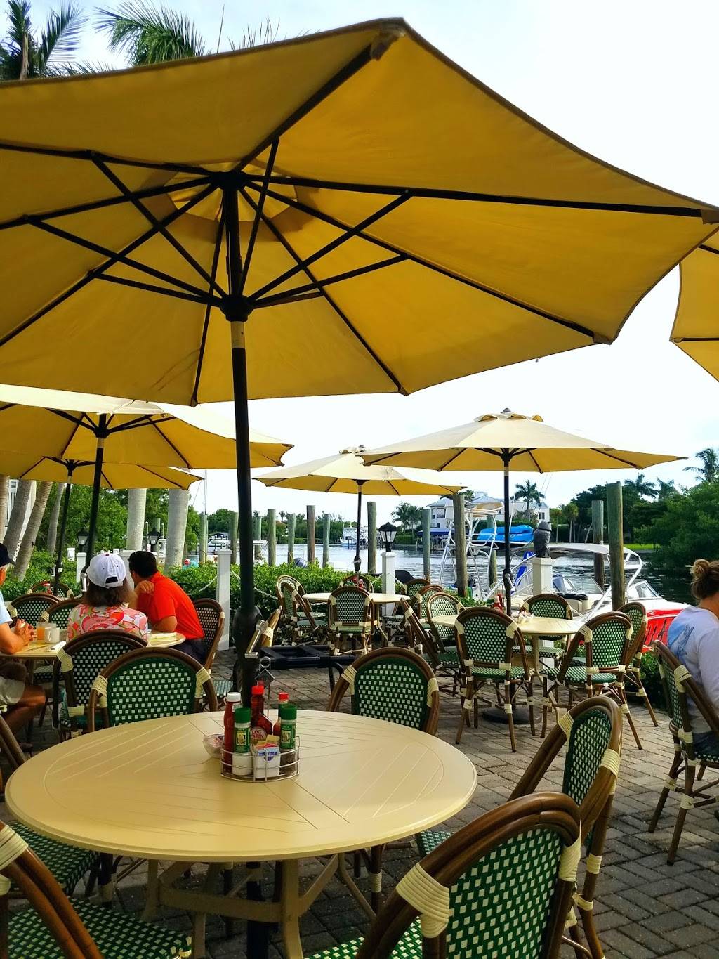 Outlet Restaurant | restaurant | Box 248, 1251 12th St E, Boca Grande, FL 33921, USA | 9419644610 OR +1 941-964-4610