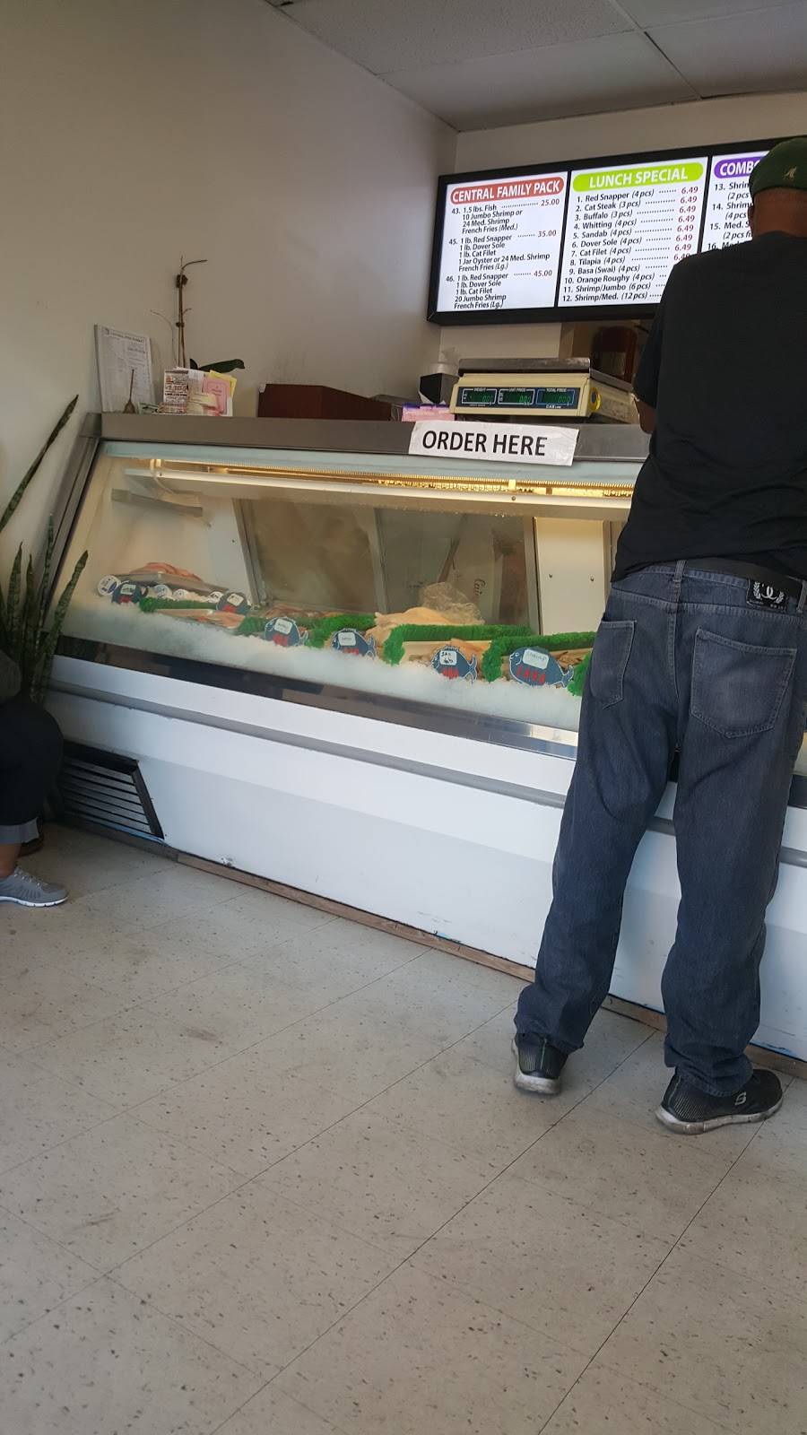 Central Fish Market | restaurant | 1724 Rosecrans Ave, Compton, CA 90220, USA | 3105375126 OR +1 310-537-5126