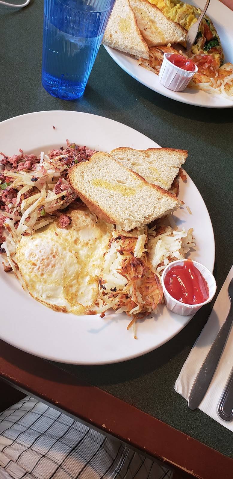 Route 6 Café & Lounge | restaurant | 40801 US-6, Avon, CO 81620, USA | 9709496393 OR +1 970-949-6393