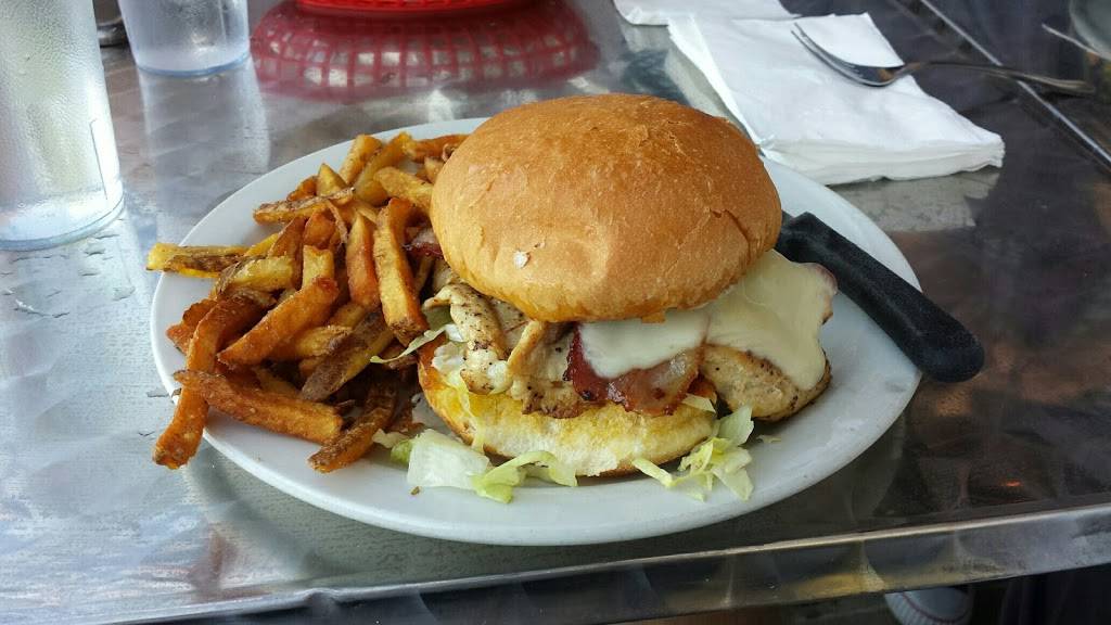 Shorts Burgers Eastside | restaurant | 521 Westbury Dr, Iowa City, IA 52245, USA | 3193387743 OR +1 319-338-7743