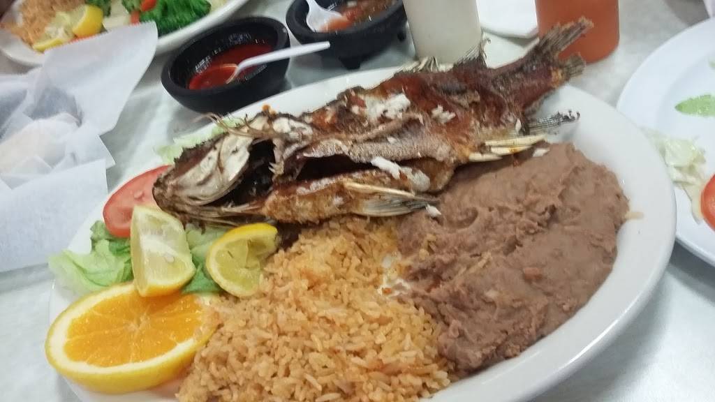 La Playita Restaurant | restaurant | 128 S 11th Ave, Hanford, CA 93230, USA | 5595851258 OR +1 559-585-1258