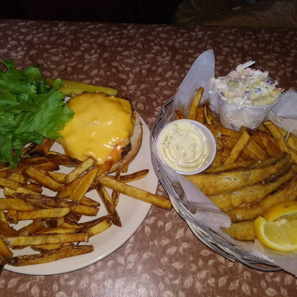 Sleders Family Tavern | restaurant | 717 Randolph St, Traverse City, MI 49684, USA | 2319479213 OR +1 231-947-9213