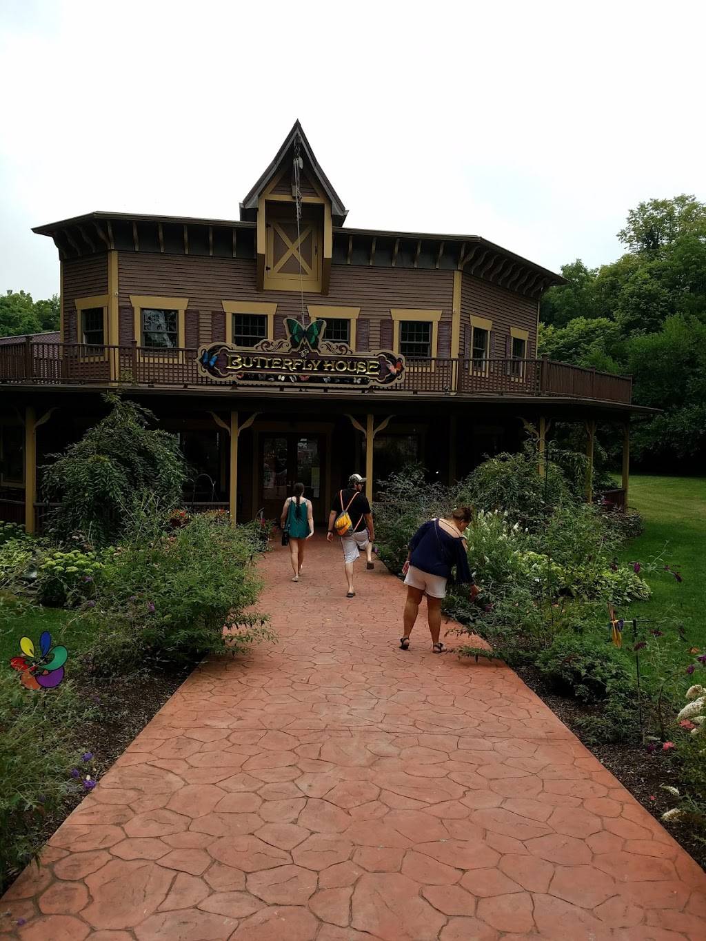 Perrys Cave Family Fun Center | restaurant | 979 Catawba Ave, Put-In-Bay, OH 43456, USA | 4192852283 OR +1 419-285-2283