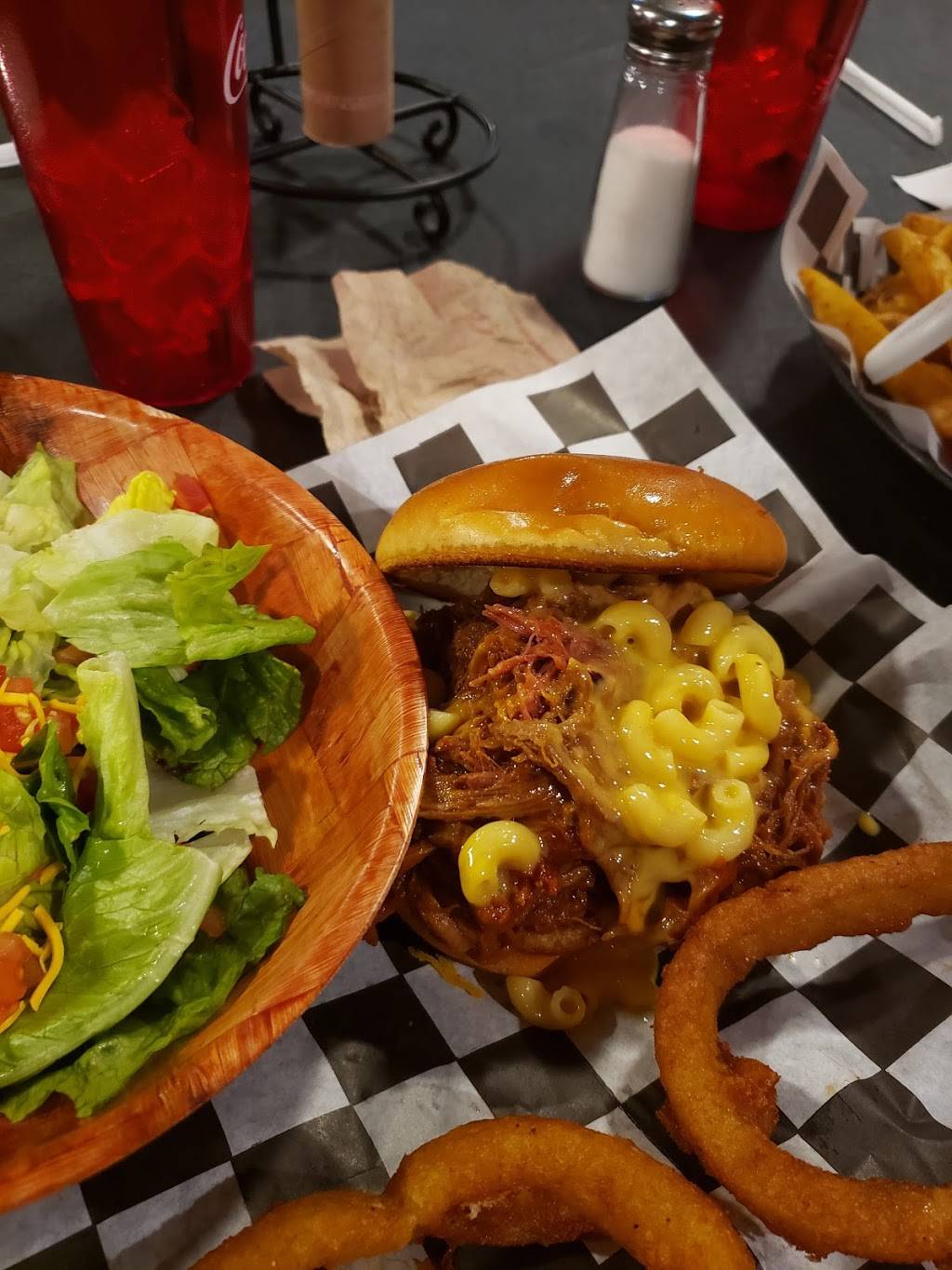 Jasper Pub N Grub | restaurant | 514 Jackson St, Jasper, IN 47546, USA | 8125590643 OR +1 812-559-0643