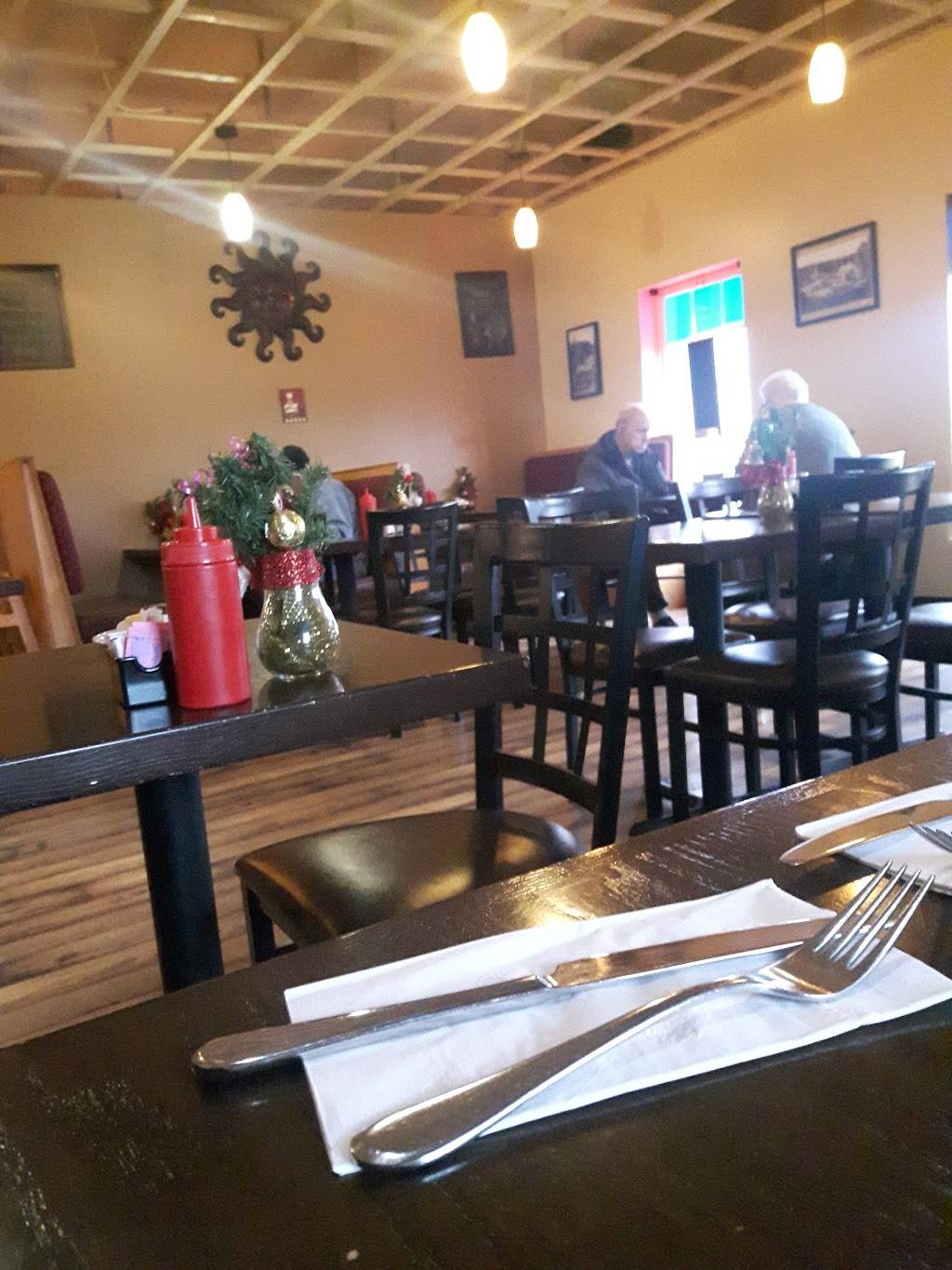 Scotts Family Restaurant | restaurant | 74 Scott Ave, Paris, ON N3L 3K4, Canada | 5194426511 OR +1 519-442-6511