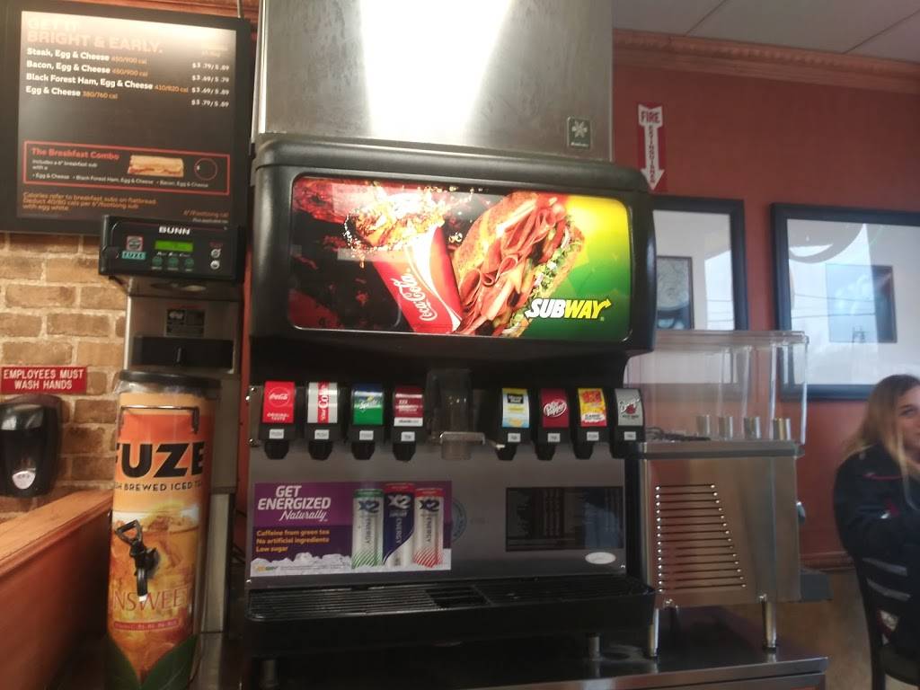 Subway | restaurant | 23009 E Main St, Armada, MI 48005, USA | 5867843006 OR +1 586-784-3006
