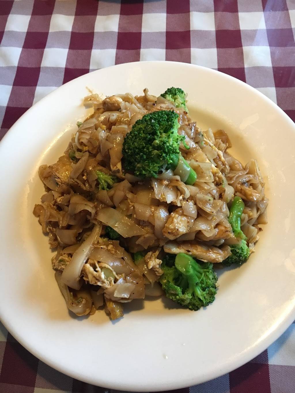 East Meet West Restaurant | restaurant | 224 N Kaweah Ave, Exeter, CA 93221, USA | 5595949401 OR +1 559-594-9401