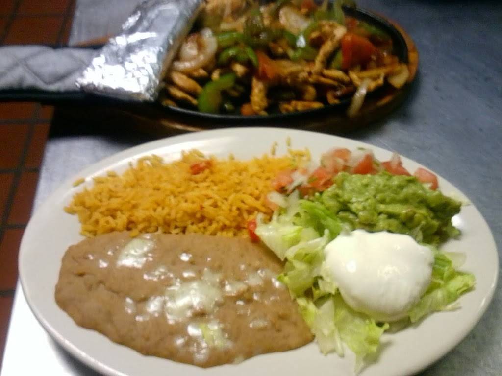 Mi Casita | restaurant | 101 E Walnut St, Gillespie, IL 62033, USA | 2178393600 OR +1 217-839-3600
