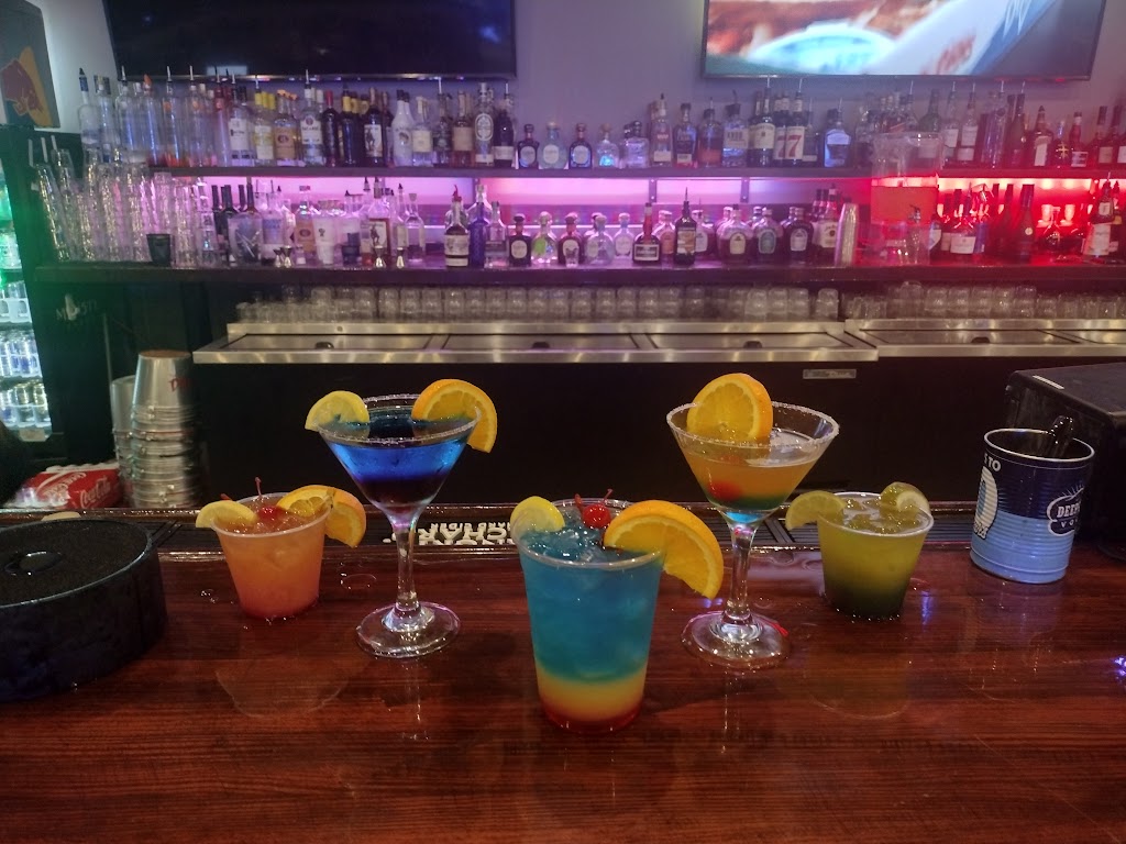 Charlies Place Bar & Grill | restaurant | 8624 I-30, Little Rock, AR 72209, USA | 5015621313 OR +1 501-562-1313