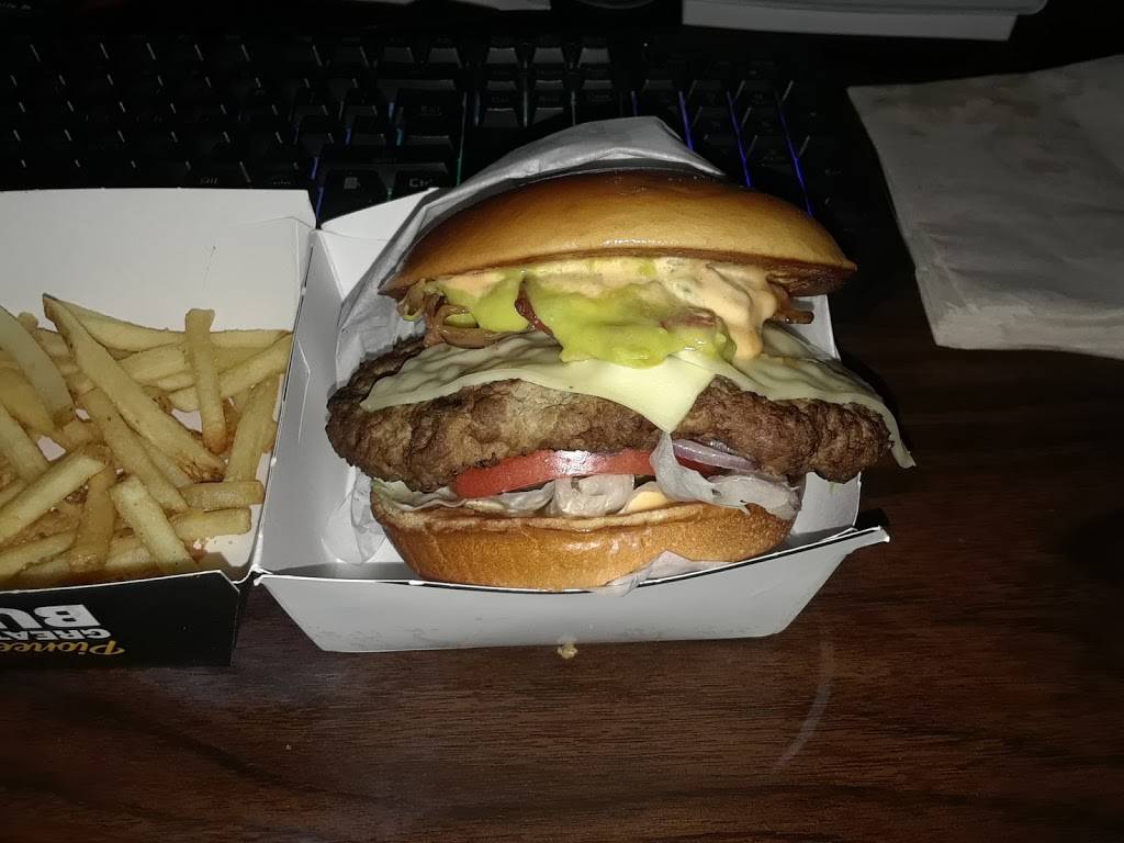 Carls Jr. / Green Burrito | meal takeaway | 2615 Broadway, Sacramento, CA 95818, USA | 9164542861 OR +1 916-454-2861