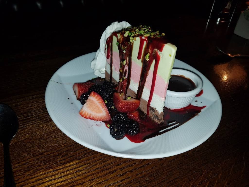 Carlucci Rosemont | restaurant | 6111 N River Rd, Rosemont, IL 60018, USA | 8475180990 OR +1 847-518-0990