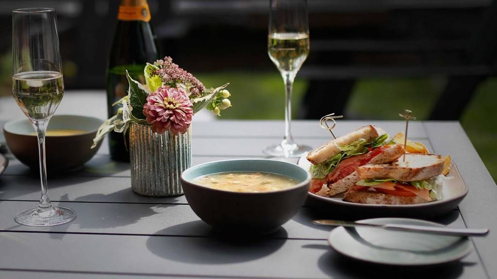 The Barn Kitchen & Bar | restaurant | 103 Spring St, Williamstown, MA 01267, USA | 9787847602 OR +1 978-784-7602