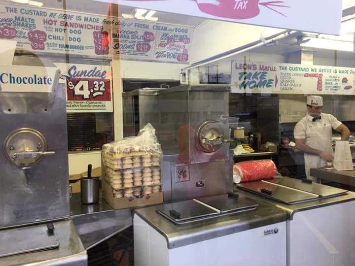 Leons Frozen Custard | restaurant | 3131 S 27th St, Milwaukee, WI 53215, USA | 4143831784 OR +1 414-383-1784