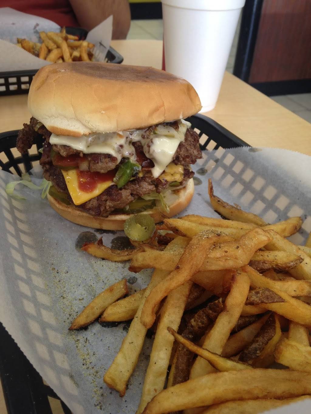 Burger Extreme | restaurant | 8021 Matlock Rd #155, Arlington, TX 76002, USA | 6822766512 OR +1 682-276-6512