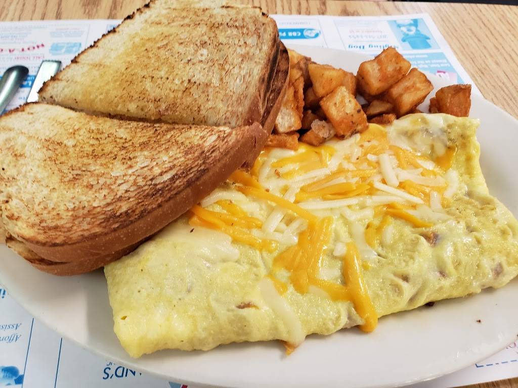 Happy Days Diner | restaurant | 67 Mill St, Auburn, ME 04210, USA | 2077831800 OR +1 207-783-1800