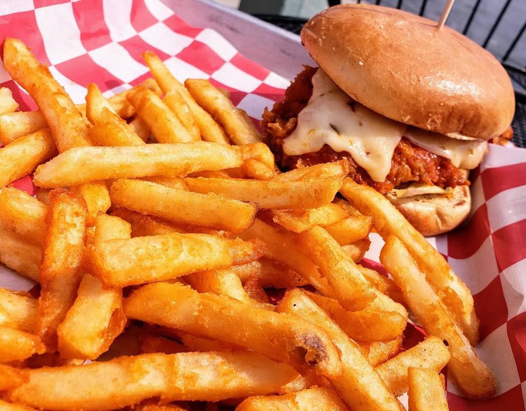 The Beach Tiki Bar & Boil | restaurant | 142 E Walled Lake Dr, Walled Lake, MI 48390, USA | 2486693322 OR +1 248-669-3322