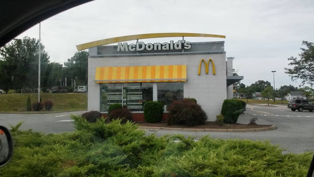 McDonalds | cafe | 1820 Plainfield Pike, Cranston, RI 02921, USA | 4019431548 OR +1 401-943-1548