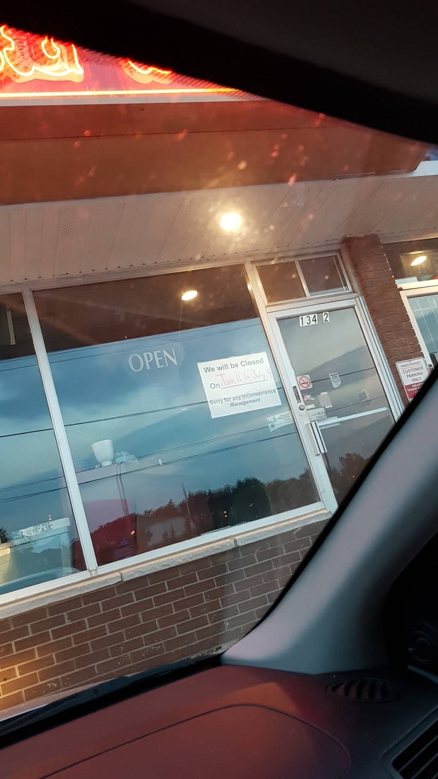 Royal Pizzeria & Spaghetti House | restaurant | 134 Guelph St, Georgetown, ON L7G 4A5, Canada | 9058772277 OR +1 905-877-2277