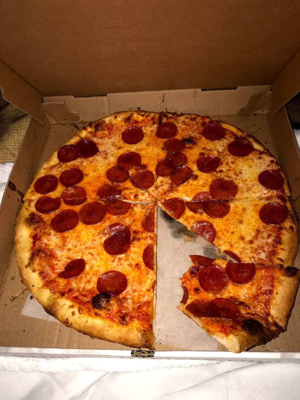 Strombolis Pizza | restaurant | 801 S University Dr, Plantation, FL 33324, USA | 9544722167 OR +1 954-472-2167