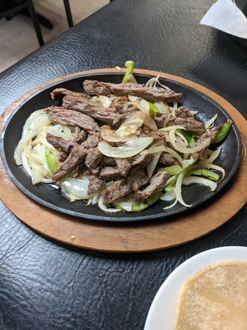 Dos Charros Tex mex | restaurant | 400 W Lennon Dr, Emory, TX 75440, USA | 9034730007 OR +1 903-473-0007