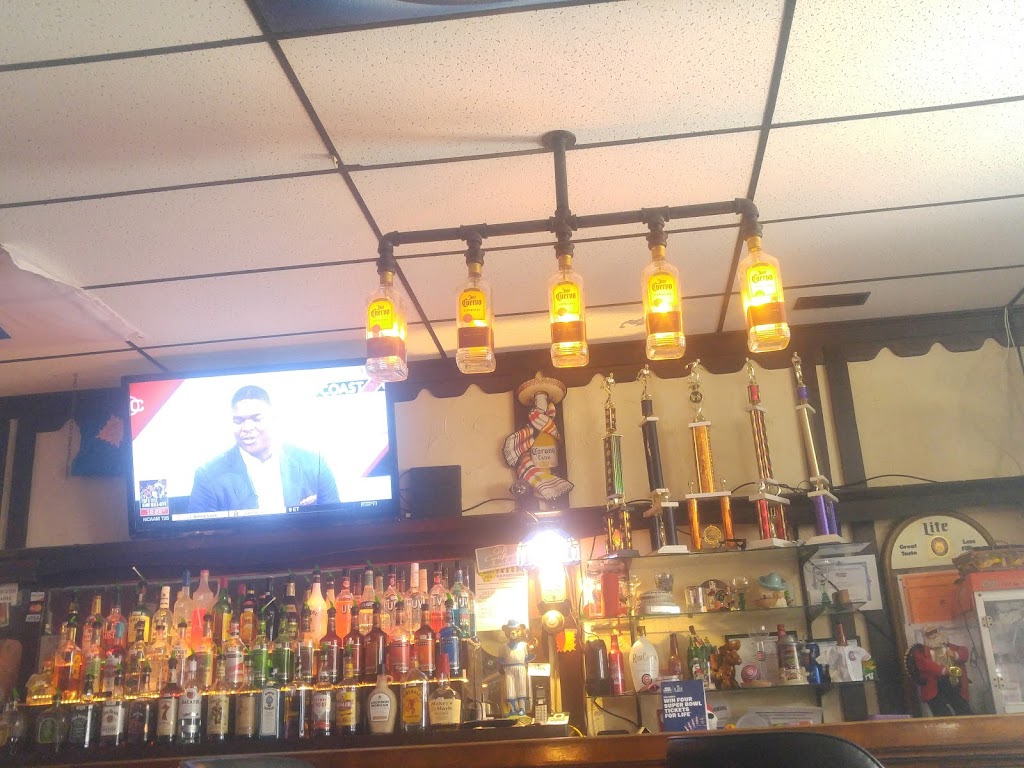 Hooeys Tavern | restaurant | 633 N 12th St, Quincy, IL 62301, USA | 2172239906 OR +1 217-223-9906