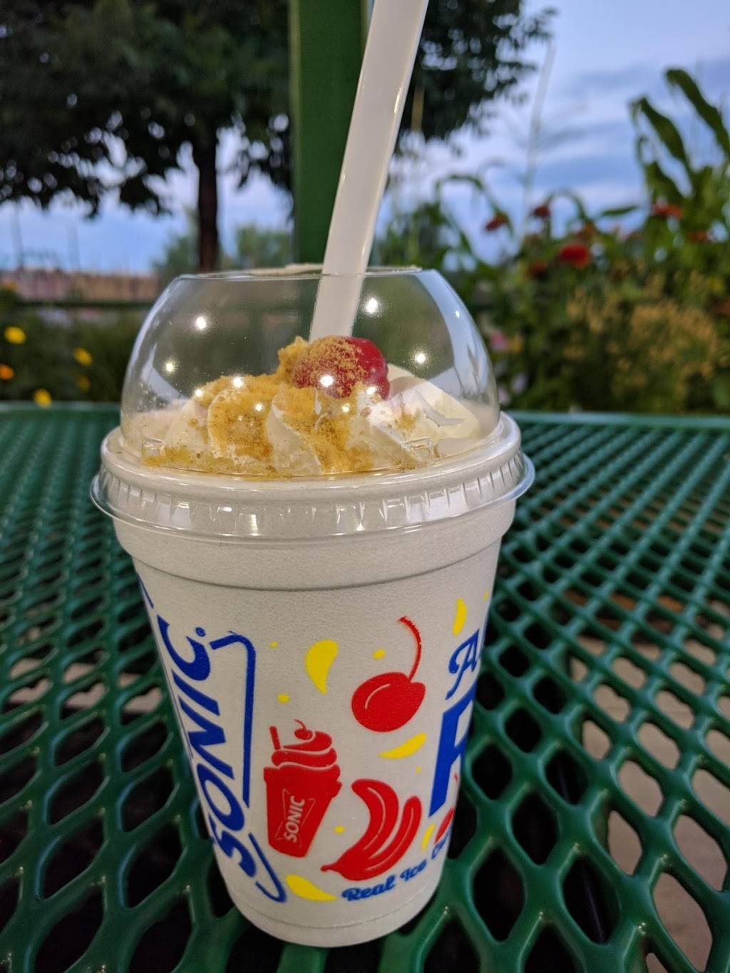 Sonic Drive-In | restaurant | 11237 E Arapahoe Pl, Centennial, CO 80112, USA | 3037900629 OR +1 303-790-0629