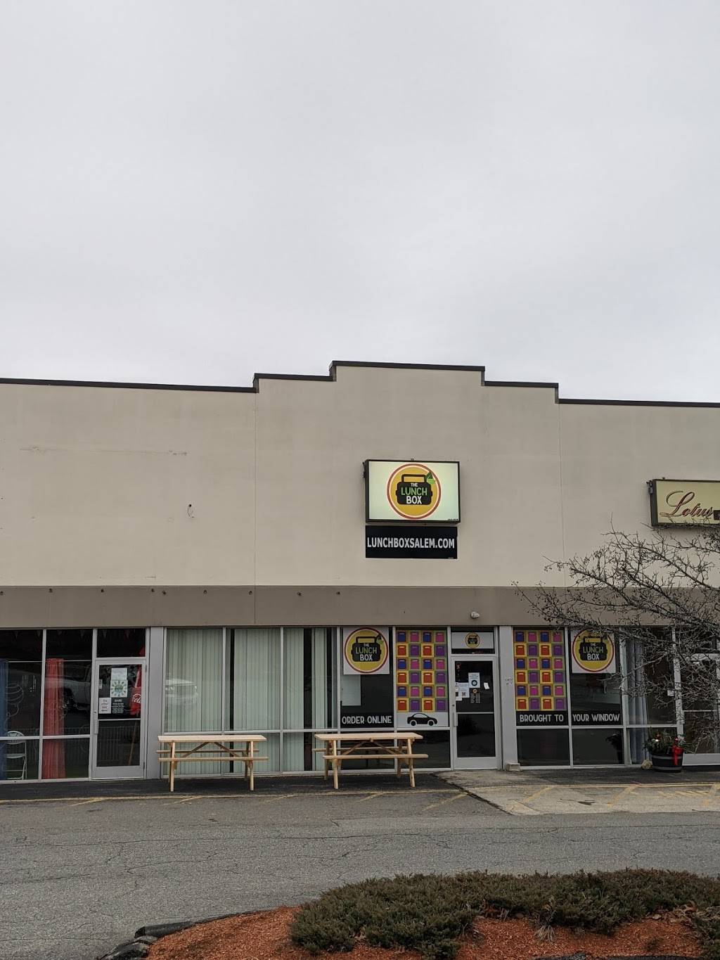 The LUNCHBOX Salem LLC | meal takeaway | 288 N Broadway, Salem, NH 03079, USA | 6038901100 OR +1 603-890-1100