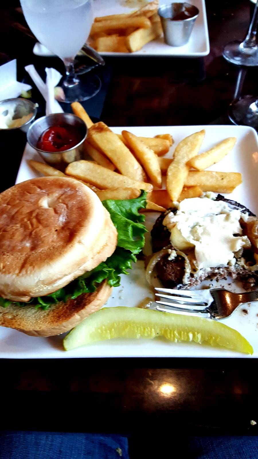 Bleu Restaurant & Lounge | night club | 221 S B.B. King Blvd, Memphis, TN 38103, USA | 9013345950 OR +1 901-334-5950