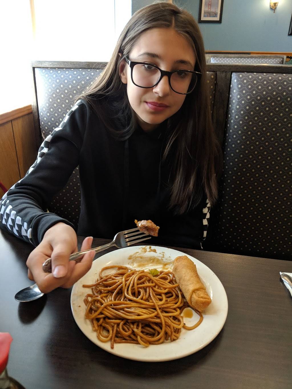 Hong Kong Buffet | restaurant | 728 S Carpenter Ave, Kingsford, MI 49802, USA | 9067749988 OR +1 906-774-9988