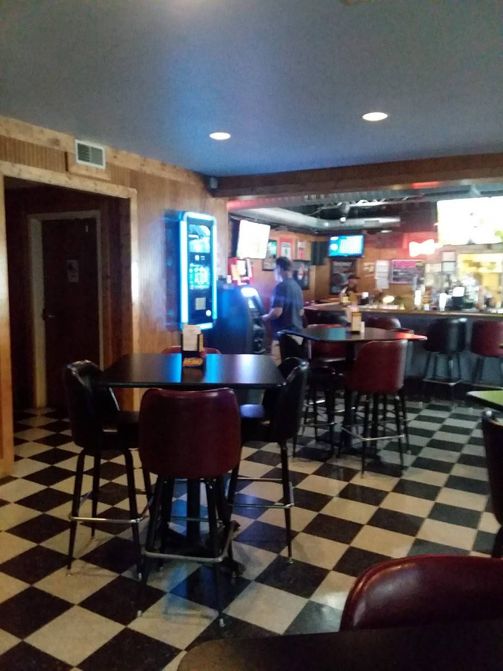 Tommy Doggs | restaurant | 631 Vienna Ave, Niles, OH 44446, USA | 3305059999 OR +1 330-505-9999